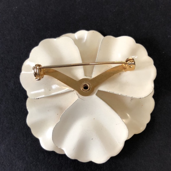 Vintage MCM Painted Metal Flower Brooch and Clip-on Earrings Lot - Picture 7 of 11